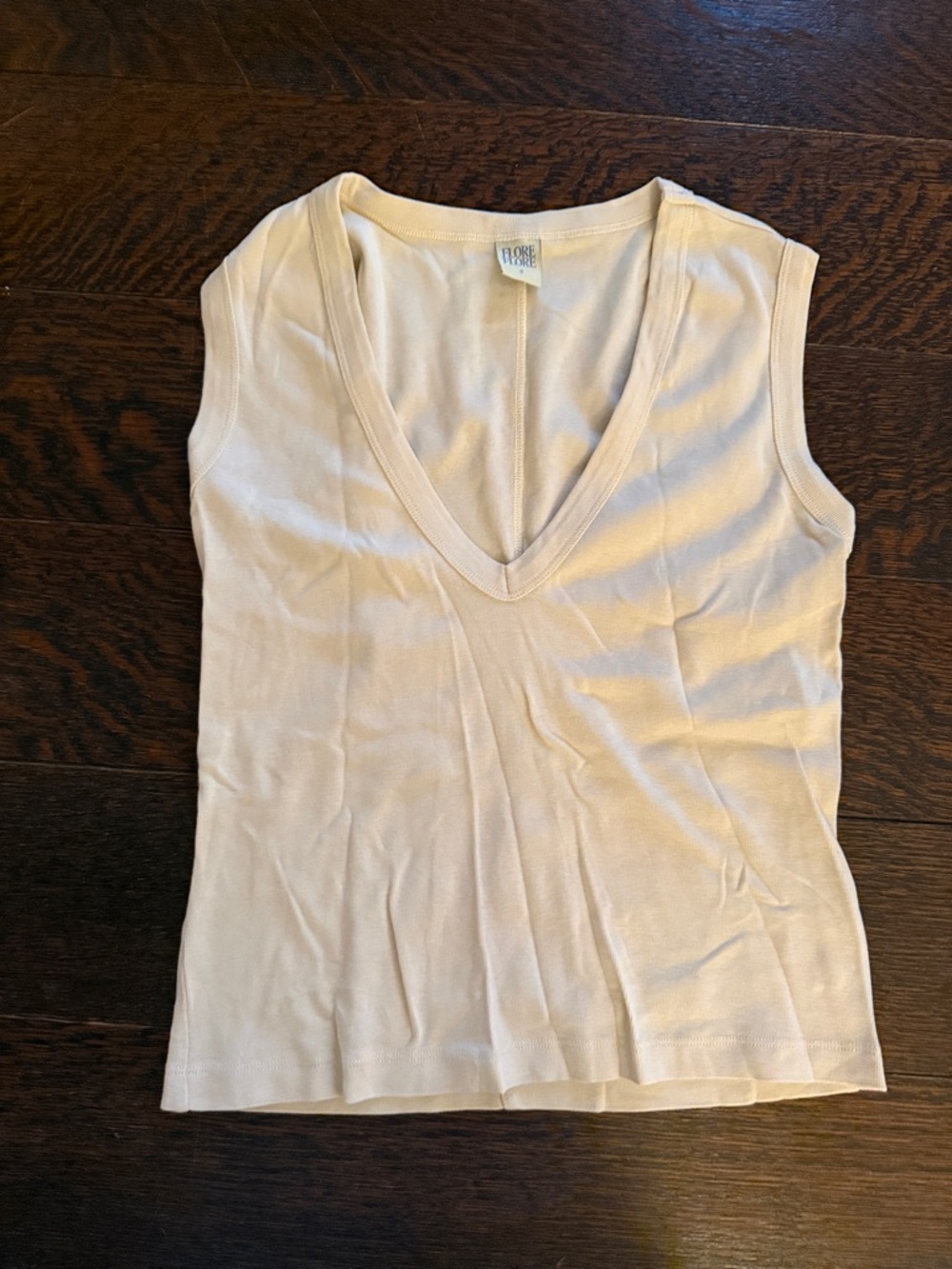 Flore Flore ecru  V-Neck Sleeveless Tank